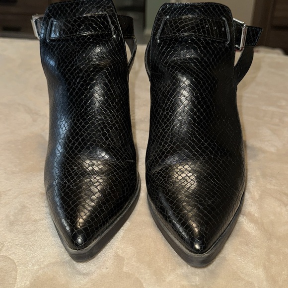 EUC SNAKESKIN BLACK BOOTIES - Picture 3 of 7